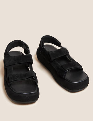 marksandspencer_SS22_T02_0202A_semisove sandalky_cerna_2499Kc_foto2.jpg